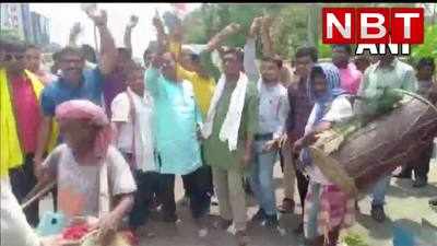 आसनसोल सीट पर शत्रुघ्न सिन्हा की जीत से TMC कार्यकर्ता गदगद, ढोल-नगाड़ों की धुन पर मनाया जश्न, देखें वीड‍ियो 