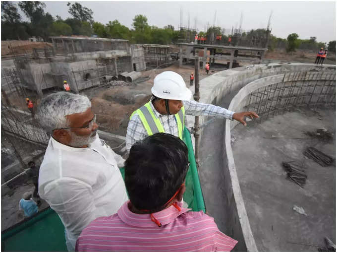 स्वतंत्र देव सिंह ने अधिकारियों को दिए निर्देश