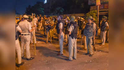 Delhi Violence : मैं ड्यूटी कर रहा था तभी भीड़ में से किसी ने गोली मार दी, सब-इंस्पेक्टर की आपबीती