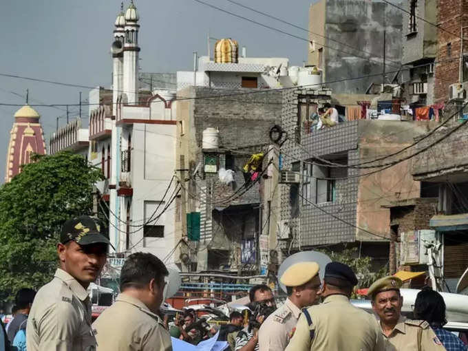 सहिष्णुता की संस्कृति पर पलीता लगा रहे...