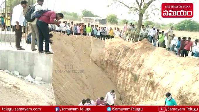 రామకృష్ణ శవాన్ని వెలికితీసిన పోలీసులు