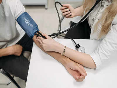 High Blood Pressure: ওষুধ খেয়েও প্রেশার বেশি? কারণ জানাচ্ছেন বিশেষজ্ঞ