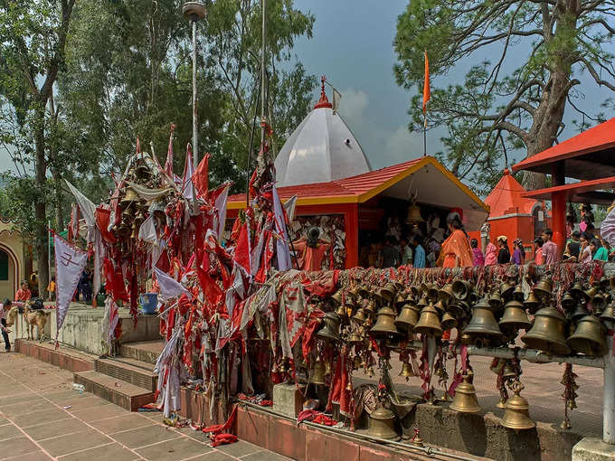 अल्मोड़ा में चितई मंदिर - Chitai Temple in Almora