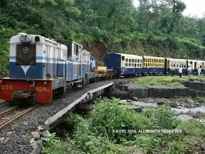 सह्याद्रीच्या माथ्यावरचे रान... गाव माझे माथेरान...