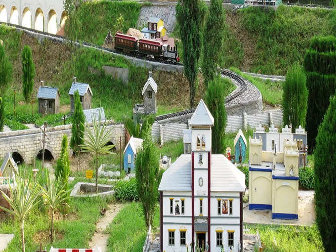 नेवरेनफ गार्डन रेलवे, गुरुग्राम - Neverenuf Garden Railway, Gurugram