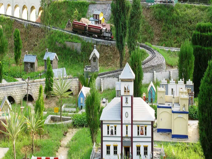 नेवरेनफ गार्डन रेलवे, गुरुग्राम - Neverenuf Garden Railway, Gurugram