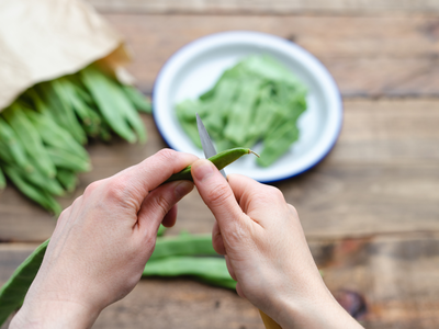 Hand Care Tips: सब्जी काटने से फटने लगते हैं आपके हाथ? तो अभी से आजमाना शुरू करें 5 असरदार तरीके
