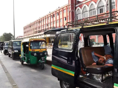 दिल्ली में ऑटो-टैक्सी के किराए में बदलाव के लिए कमिटी गठित, 30 दिन में देनी होगी रिपोर्ट