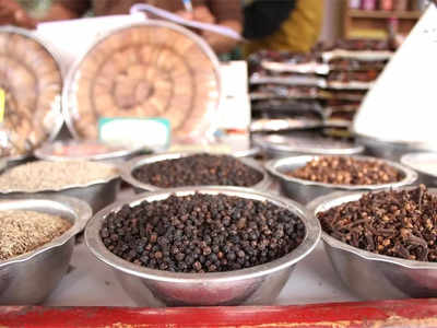 Spices to avoid: खाने में लगाते हैं मसालों का जोरदार तड़का? तो पहले जानें गर्मियों में कौन से मसाले खाएं और कौन से नहीं
