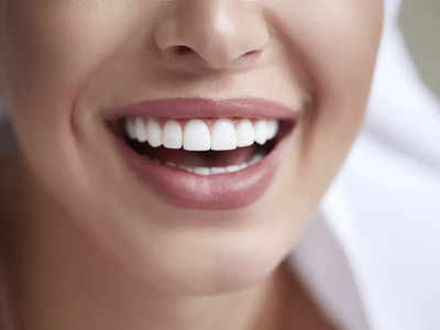 Teeth Whitening: দাঁতের হলুদ ছোপের কারণে মুখ ঢেকে হাসতে হয়? এই ৫টি জিনিস সমস্যা দূর করবে!