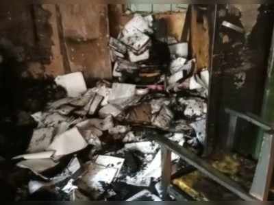 Noida CMO: नोएडा सीएमओ ऑफिस में लगी आग, डॉक्यूमेंट्स जलकर खाक