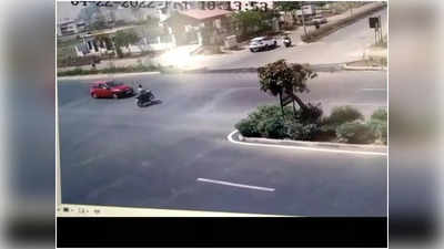 Ghaziabad News: कार-बाइक का हैरान कर देने वाला वीडियो CCTV में हुआ कैद, हवा में कई मीटर गोते लगाकर जमीन पर गिरा शख्स