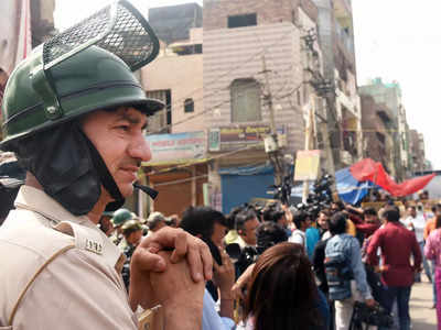 Jahangirpuri News: जहांगीरपुरी में फिर नारेबाजी से माहौल गरमाया, पुलिस ने भीड़ को खदेड़ा