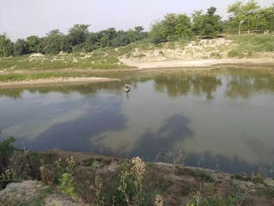 Gorakhpur News: नदी में मिली एक-दूसरे से बंधी लड़के और लड़की की लाश, हालत इतनी बुरी की पुलिस नहीं कर पाई पहचान