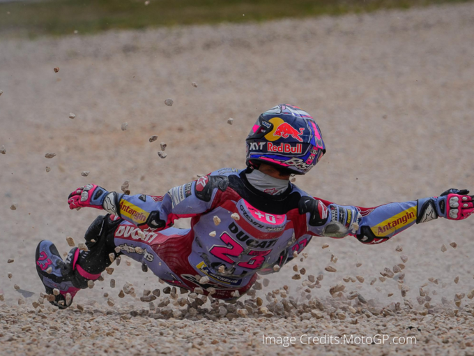 Moto GP Portugal crash