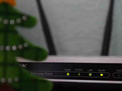 WiFi tips and tricks: দুয়ারে হ্যাকার! বাড়ির WiFi আরও সুরক্ষিত রাখবেন কীভাবে?