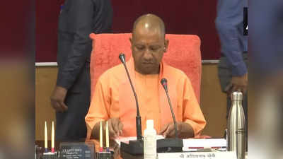 Yogi Adityanath: यूपी के सीएम योगी अपने वास्तविक नाम से लें शपथ... PIL हुई खारिज, दाखिल करने वाले पर 1 लाख जुर्माना