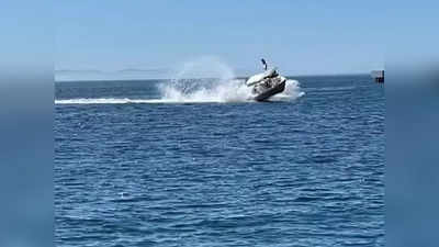 टूरिस्ट के लिए सजा बन गई नाव की सवारी, समुद्र से निकली इस चीज ने बोट को हवा में उड़ाया, देखें वीडियो