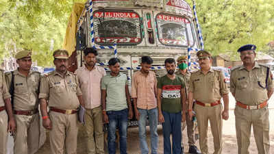 Hamirpur News: 62.55 लाख का साबुन से लदा ट्रक लेकर फरार हुए बदमाश, पुलिस ने 48 घंटे में 4 को दबोचा