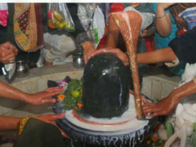 काशी विश्‍वनाथ मंदिर में गर्भ गृह पर रोक