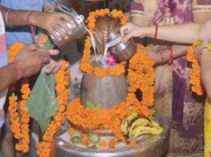 भगवान शिव की पूजा है विशेष फलदायी