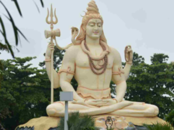 यहां दिखते हैं शिव कर्पूर गौरं रूप में