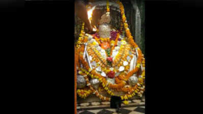 लॉकडाउन के बीच अयोध्‍या में ऐसे हो रही है पूजापाठ, देखें तस्‍वीरें और विडियो