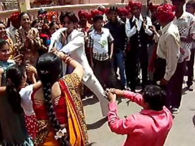 groom dances drunk and the bride married with another guy