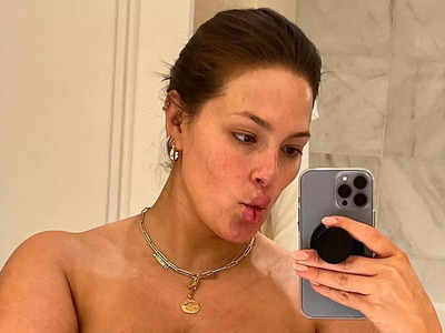 Ashley Graham ने टॉपलेस हो दिखाए स्ट्रेच मार्क्स, जुड़वा बच्चों के जन्म के बाद दिखाई पोस्टपार्टम बॉडी