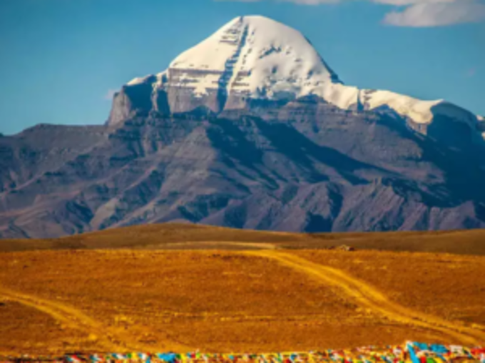 कैलास पर्वत की आकृति