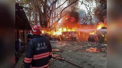 Delhi Fire Cases: आग की घटनाओं ने पिछले कई सालों का रेकॉर्ड तोड़ा, 24 घंटे में आ रही हैं 100 से ज्यादा कॉल्स