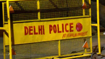 Delhi Police: दो महीने से महकमे को नचा रहा है दिल्ली पुलिस का SI