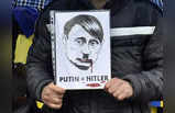 Putin As Hitler Photos: एक फैसले ने पुतिन को बना दिया हिटलर! दुनियाभर के प्रदर्शनों में दिखा नया क्रूर रूप, देखें तस्वीरें