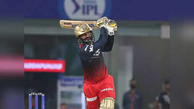 Dinesh Karthik Injury: मैच के बीच में दिनेश कार्तिक की हुई तबीयत खराब, विकेटकीपिंग करने नहीं उतरे