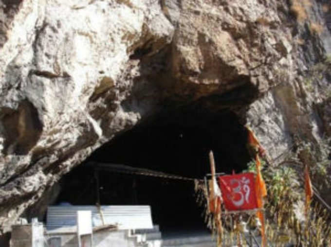 शिव खोड़ी गुफा में साक्षात विराजमान हैं शिव