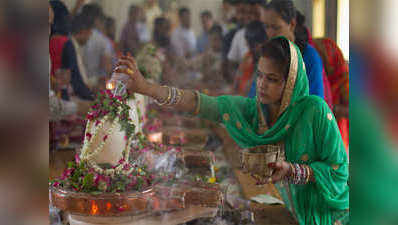 MahaShivratri 2019: कश्मीरी पंडितों का सबसे बड़ा त्योहार है महाशिवरात्रि, इस तरह मनाते हैं यह पर्व