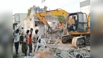 Chandigarh demolition drive : चंडीगढ़ में औद्योगिक इलाके की अवैध कॉलोनी पर चला बुलडोजर, गिराए गए घर