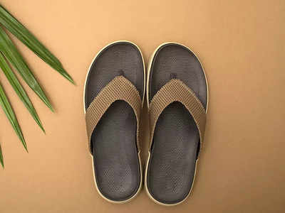 बहुत ही मुलायम और मजबूत हैं ये Men’s Slippers, पहनकर चलने पर पाएं आरामदायक अनुभव