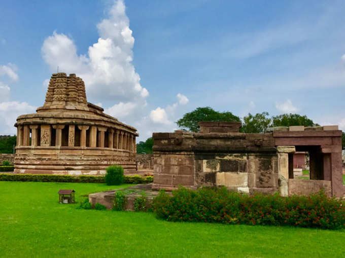 प्राचीन मंद‍िरों का अत्‍यंत सुंदर और प्रसिद्ध स्‍थल