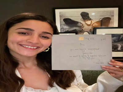 Alia Bhatt Selfie Life: ভিন্নস্বাদের সেলফি সেশন, ইন্সটা হ্যান্ডেলে কেরামতি রণবীর-ঘরণীর