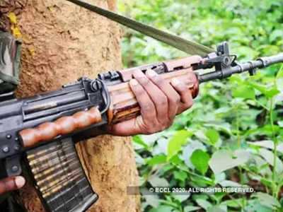 naxal attack : गडचिरोलीत पोलीस - नक्षलवाद्यांमध्ये चकमक; एक जवान जखमी