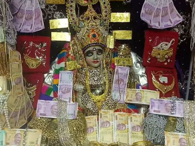 देवी लक्ष्‍मी के इस मंद‍िर होती है धन की वर्षा