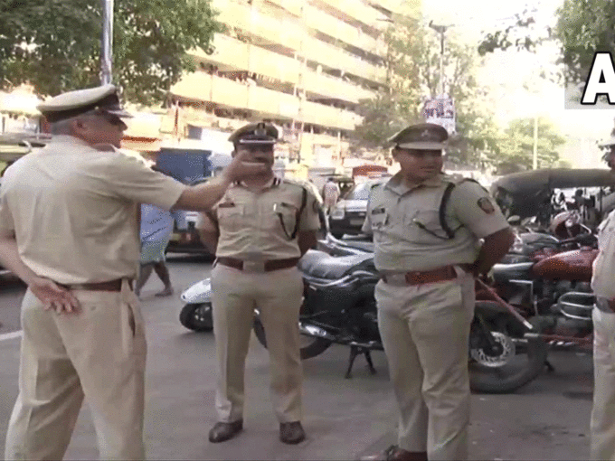 मुंबई पुलिस कमिश्नर संजय पांडे ने संभाला मोर्चा