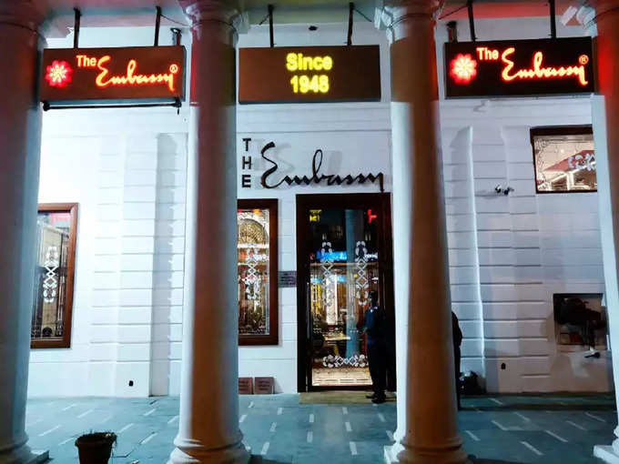 दिल्ली का एम्बेसी रेस्टोरेंट एंड बार - Embassy Restaurant And Bar in Delhi