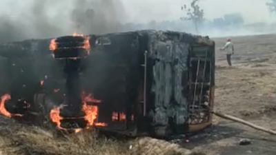 जलते हुए खेत में घुस गई बच्चों से भरी स्कूल बस, पंजाब में रूह कंपा देने वाला हादसा