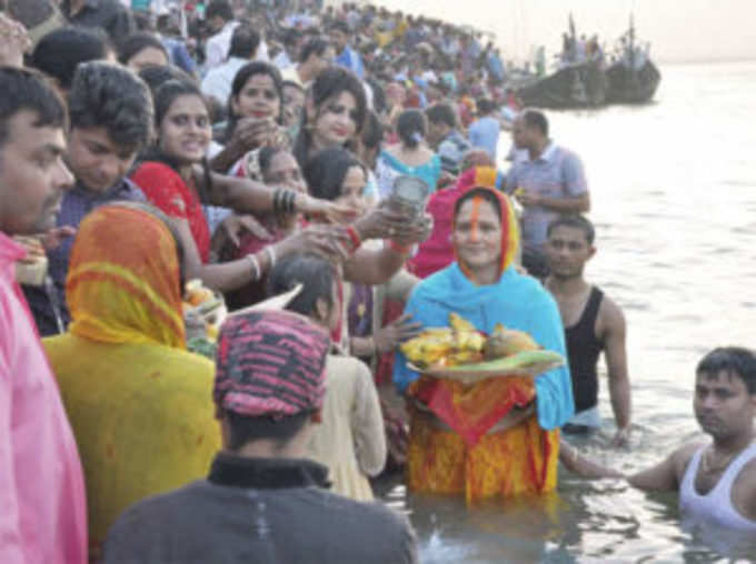 चौथे दिन सम्‍पन्‍न होती है छठ पूजा