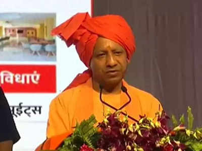 Yogi In Uttarakhand: योगी आदित्यनाथ ने CM धामी को सौंपी अलकनंदा होटल की चाभी, पीएम मोदी की सीख का किया जिक्र