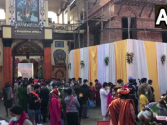 पशुपतिनाथ मंदिर में भक्तों ने की पूजा