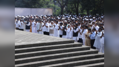 कोल्हापूर : लोकराजा राजर्षी शाहू महाराजांना १०० सेकंद उभे राहून आदरांजली