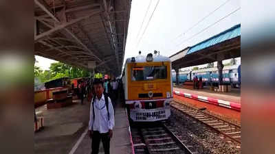 Burdwan: ট্রেন থেকে বেরোচ্ছে কালো ধোঁয়া, কাটোয়া-হাওড়া লোকালে ব্যাপক আতঙ্ক